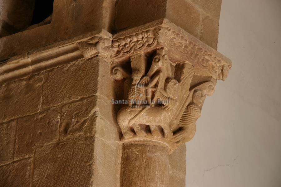 Capitel del interior de la nave