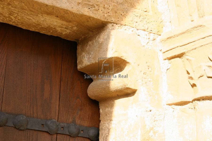 Detalle de la mocheta de la portada sur