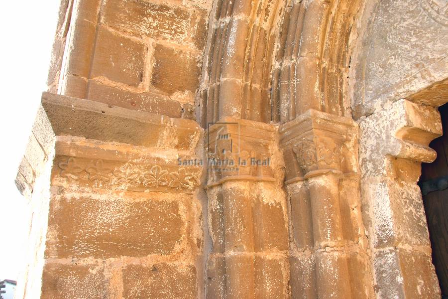 Detalle izquierdo de la portada sur