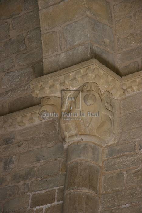 Capitel del interior de la nave