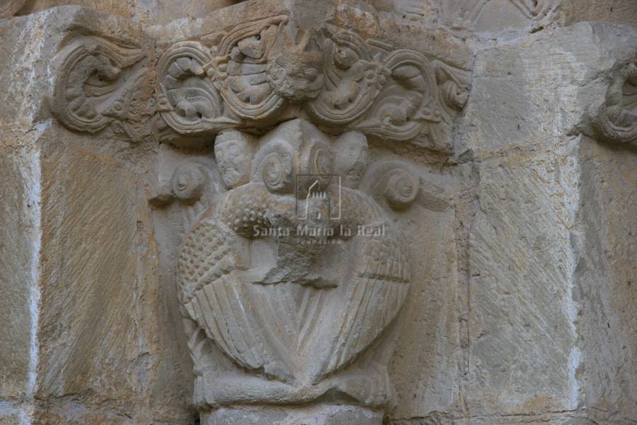 Capitel izquierdo de la portada norte