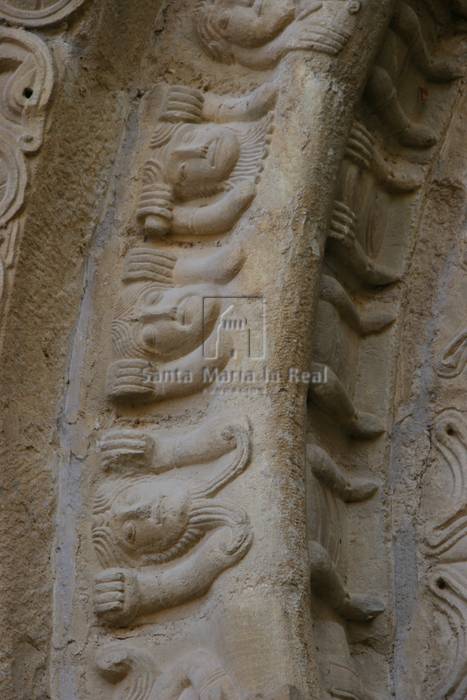 Detalle de la arquivolta de la portada norte