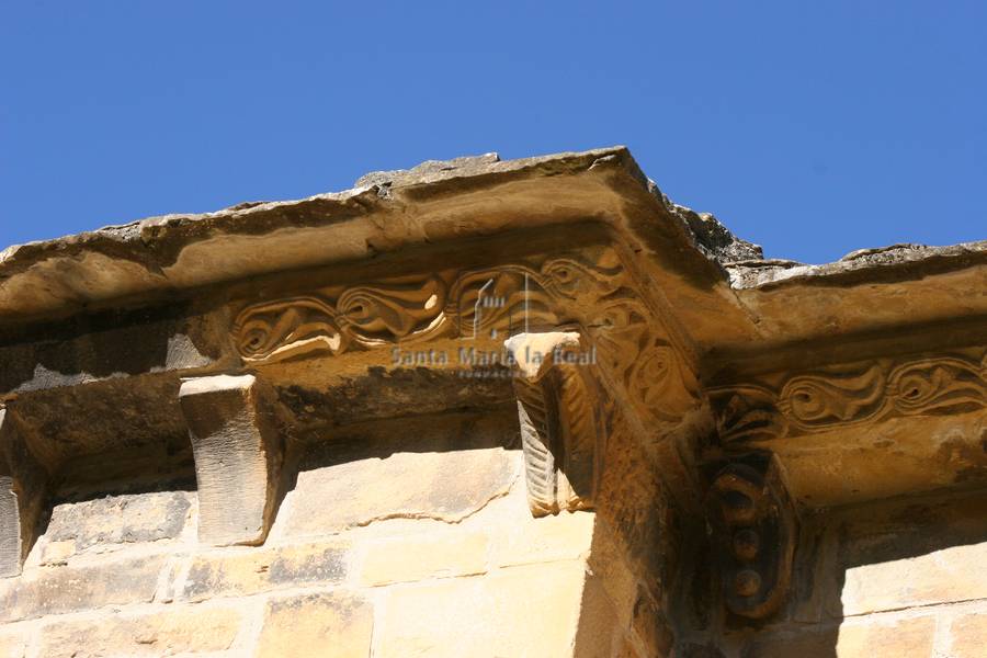 Detalle de la cornisa de la fachada sur