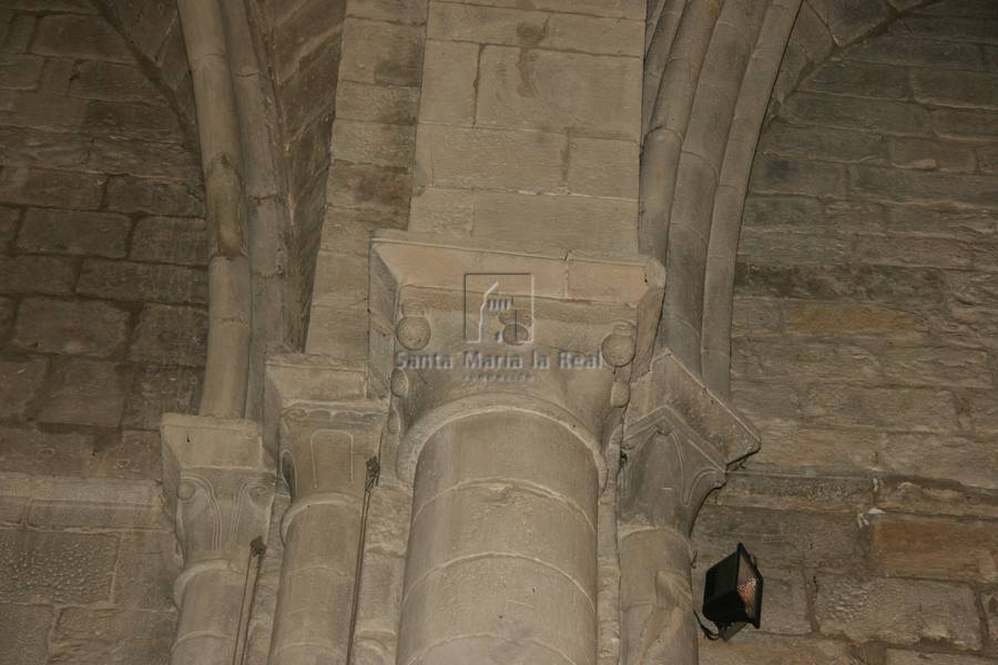 Capiteles del interior