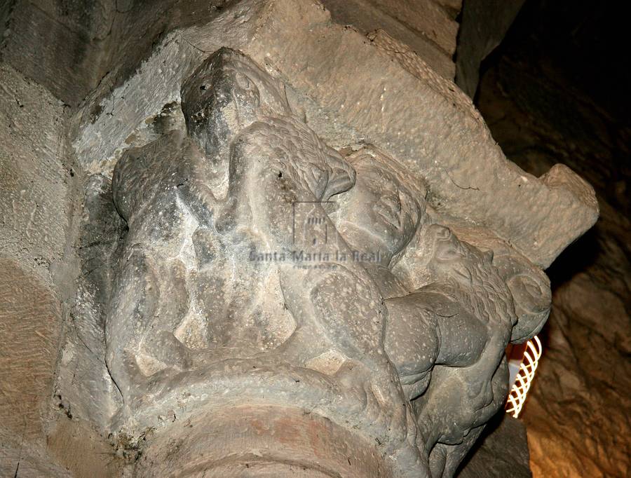 Capitel del interior del hastial occidental