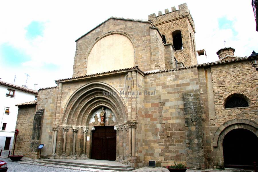 Vista exterior de la fachada occidental