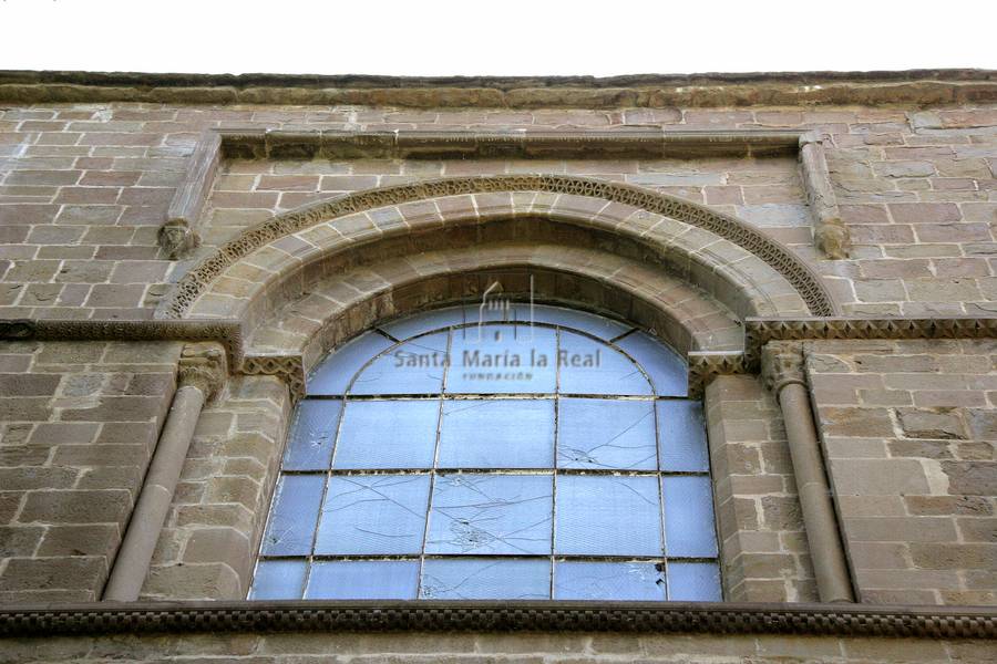 Detalle exterior de la ventana de la fachada oeste