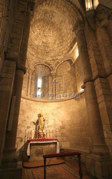 Vista interior del ábside de la epístola