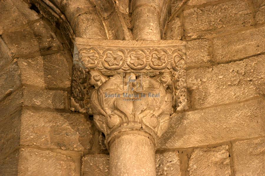 Capitel del ábside meridional. Grifos afrontados (Maestro de Uncastillo)