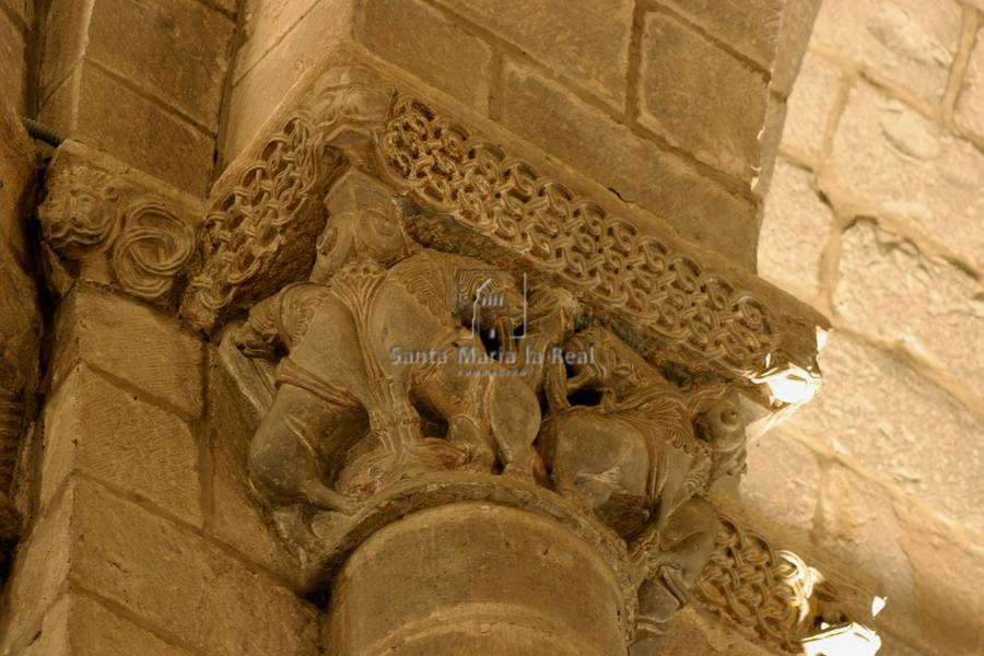 Capitel del ábside meridional. Grifos afrontados (Maestro de Uncastillo)