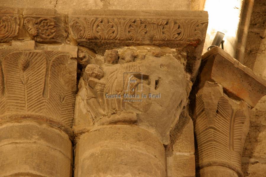 Capiteles del interior