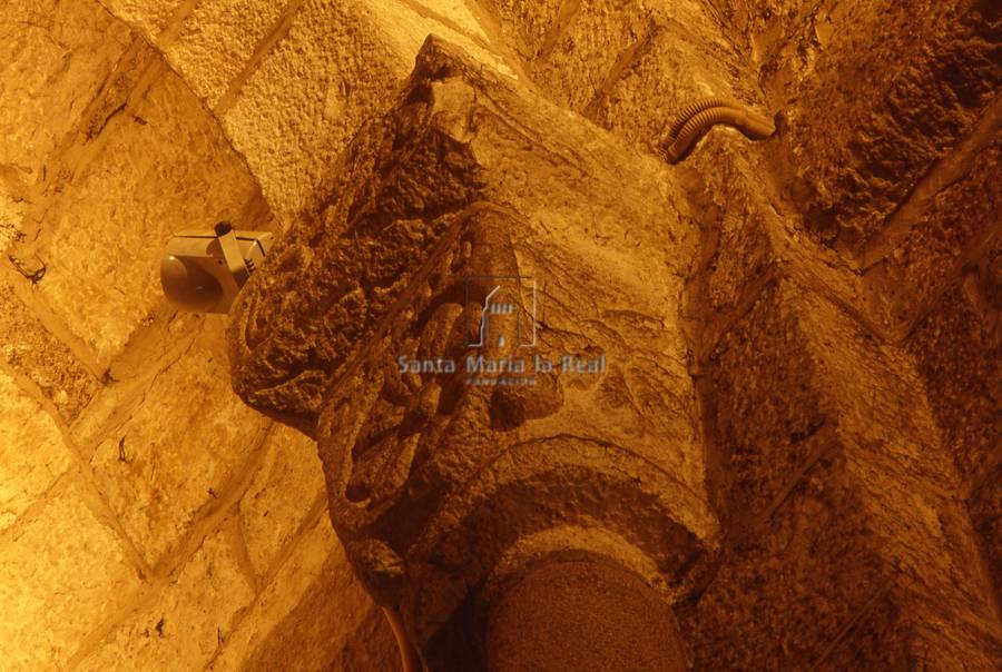 Capitel del interior de la cabecera