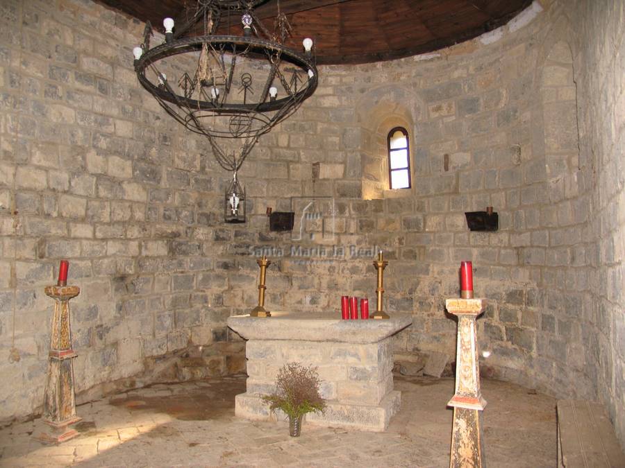 Vista interior del ábside desde la nave