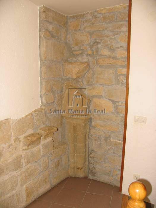 Detalle de la primitiva ventana románica