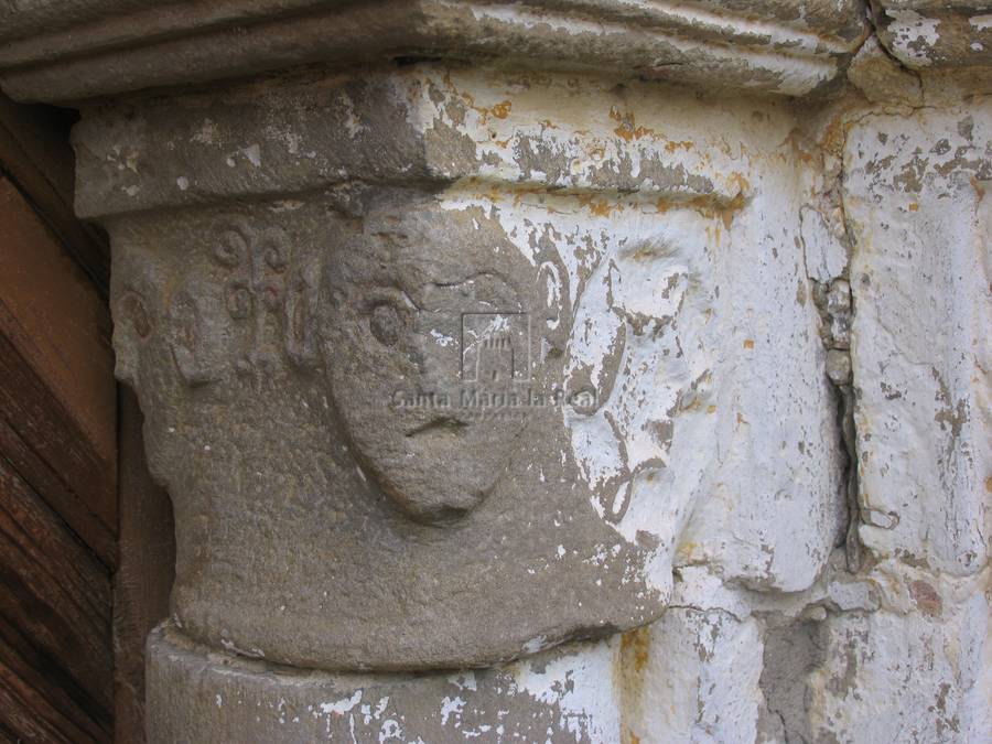 Capitel del lado derecho de la portada sur. Figurativo