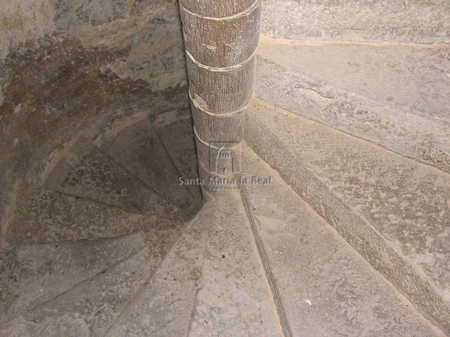 Interior de la escalera de la torre
