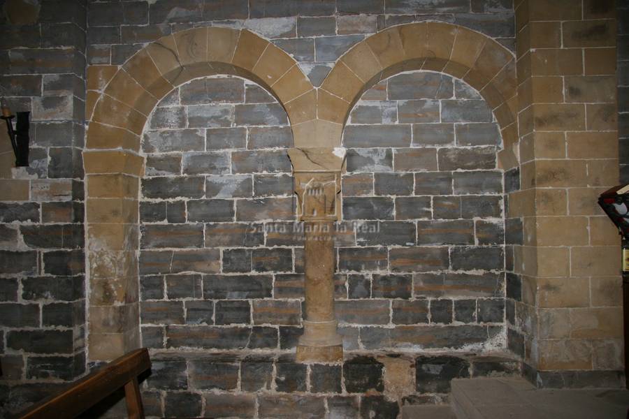 Arquería del interior en el muro norte
