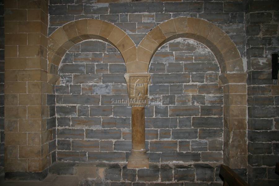 Arquería del interior en el muro sur