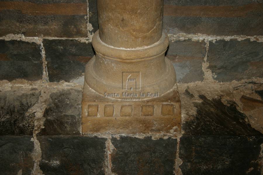 Basa de la arquería del interior