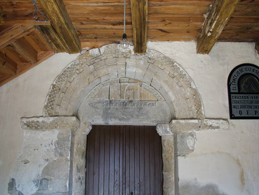 Detalle del arco de la portada meridional