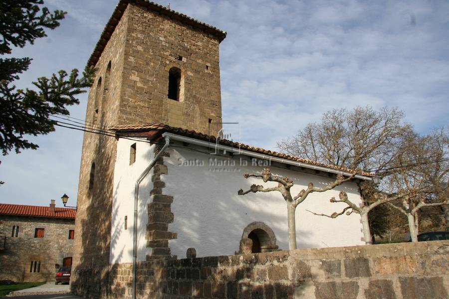 Vista general de la iglesia desde el sur