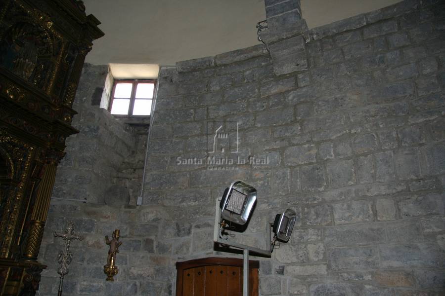 Detalle interior del muro sur desde los pies