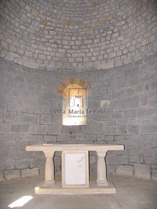 Detalle interior de la ventana del ábside