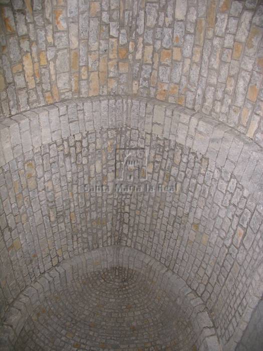 Detalle interior de la bóveda desde los pies