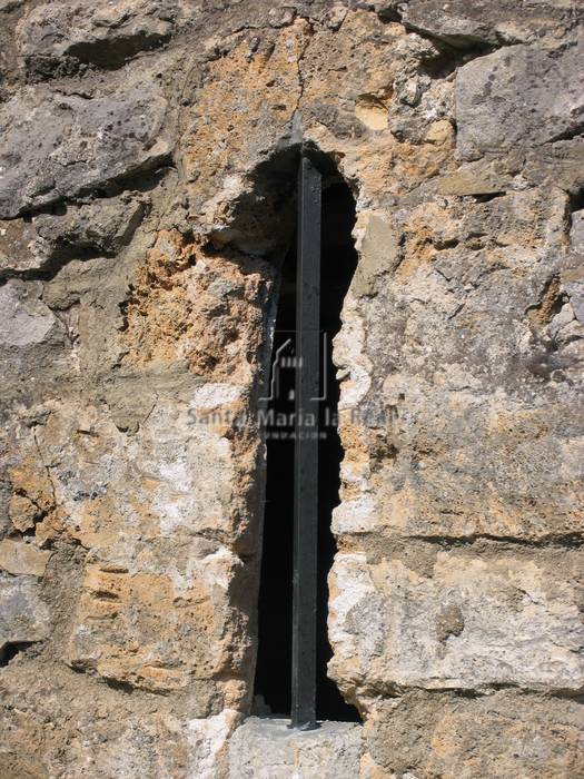 Detalle exterior de un vano de la ermita