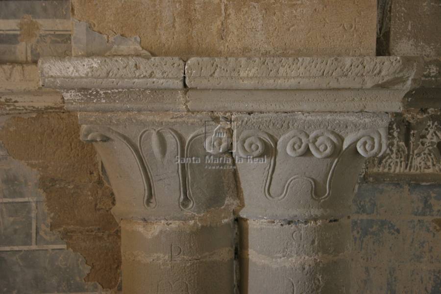 Capiteles del interior de la cripta