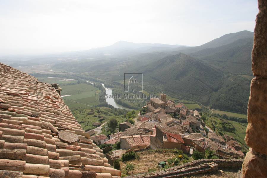 Gallipienzo y el Aragón desde  La Cripta de San Salvador