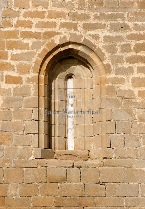 Vista exterior de la ventana del muro sur