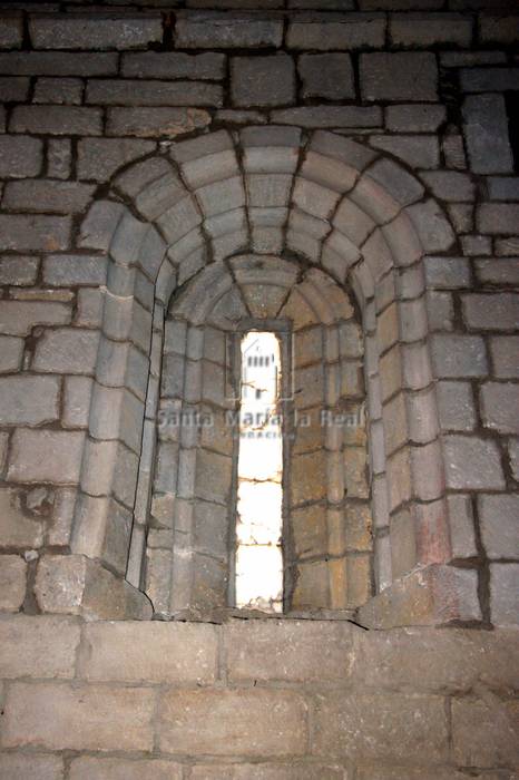 Detalle de una ventana desde el interior Detalle de una ventana desde el interior