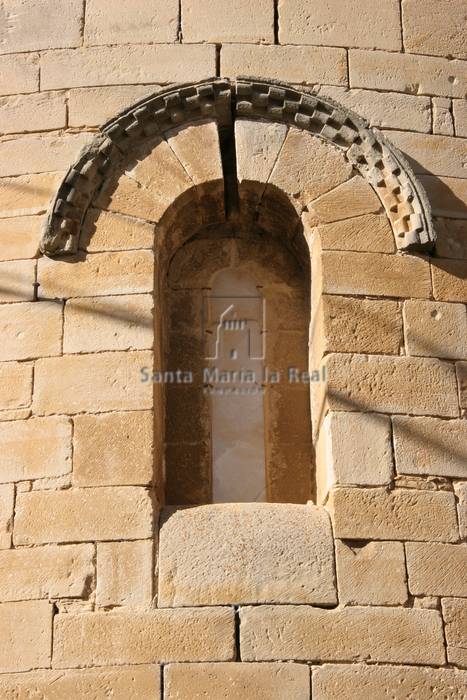 Detalle exterior de la ventana del ábside