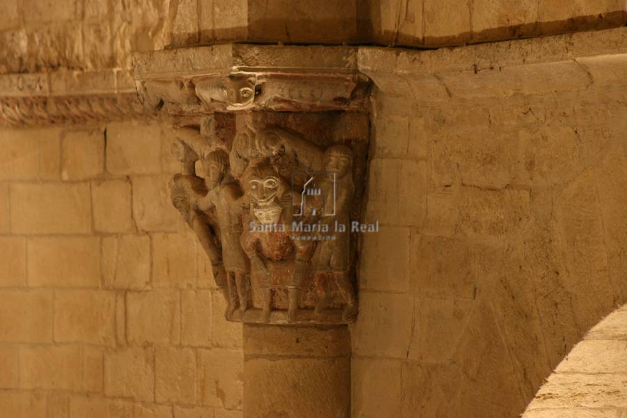 Capitel del lado sur del arco triunfal. Figuratico