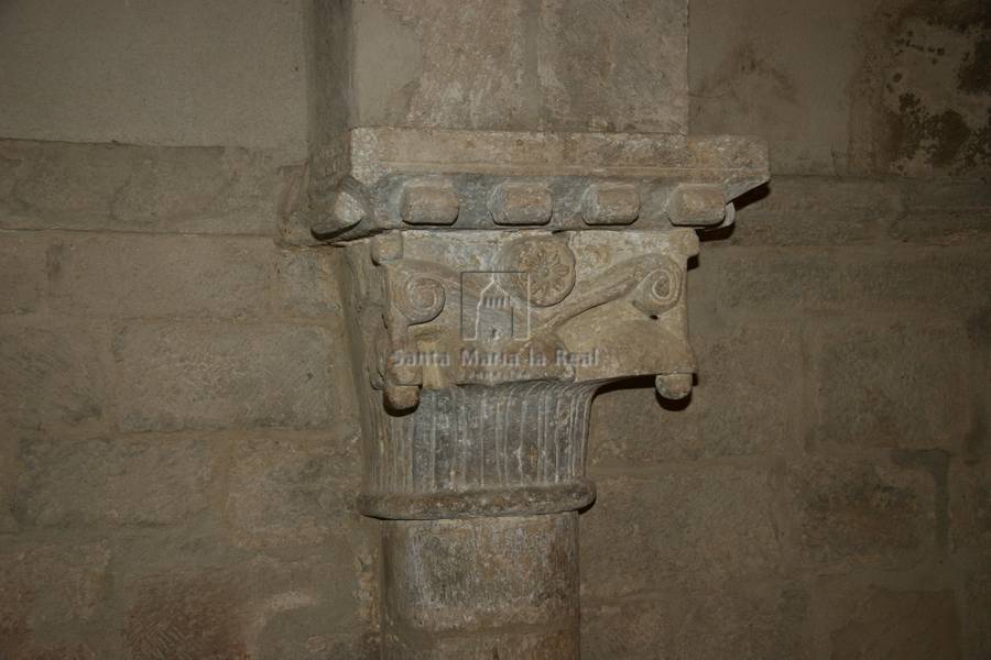 Capitel del interior de la nave