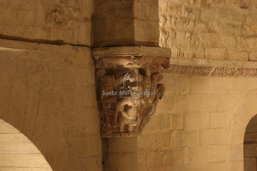 Capitel del interior de la nave