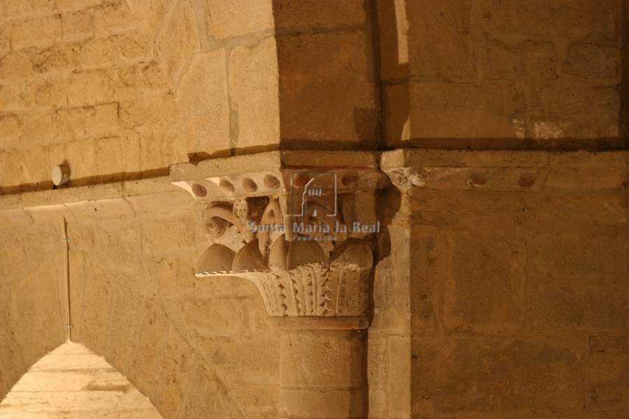 Capitel del interior de la nave