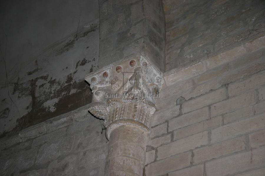 Capitel del interior de la nave