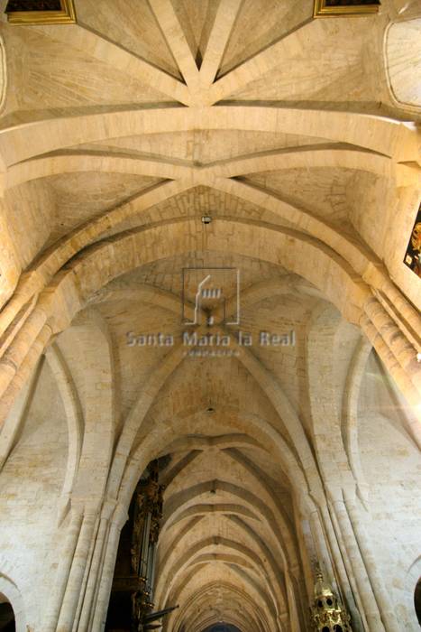 Vista interior de la bóveda de la nave central
