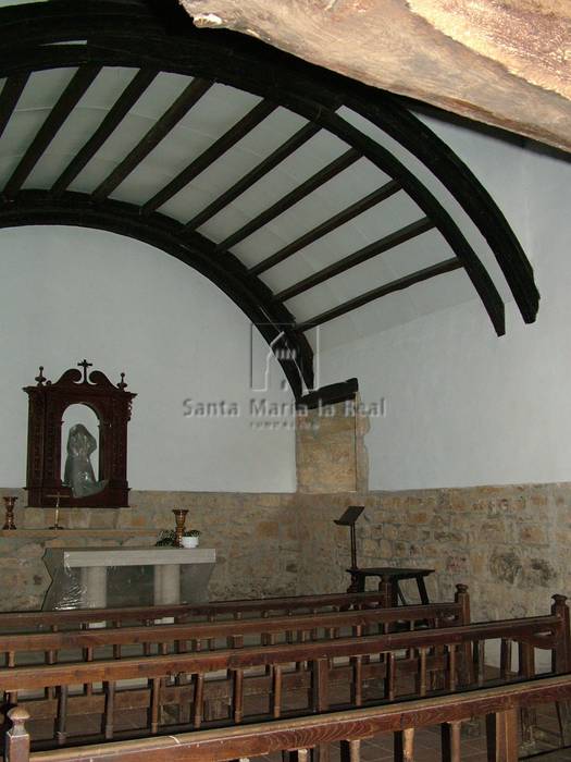 Vista general desde la nave del muro sur y presbiterio