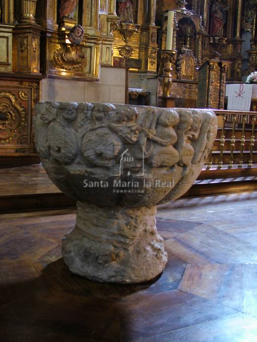 Pila bautismal con decoración figurada e historiada
