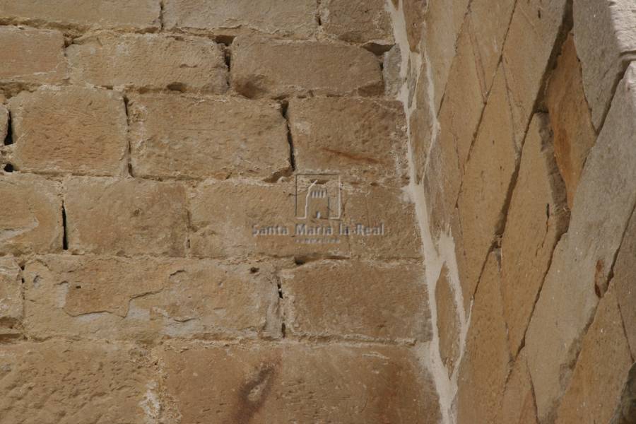 Detalle del contrafuerte del muro sur