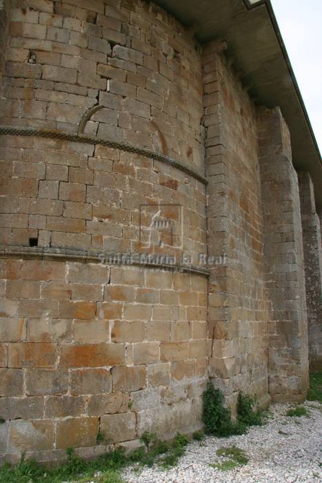 Detalle exterior del ábside desde el nordeste