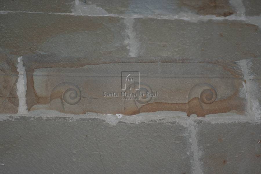 Detalle de la imposta en la cabecera de la Ermita