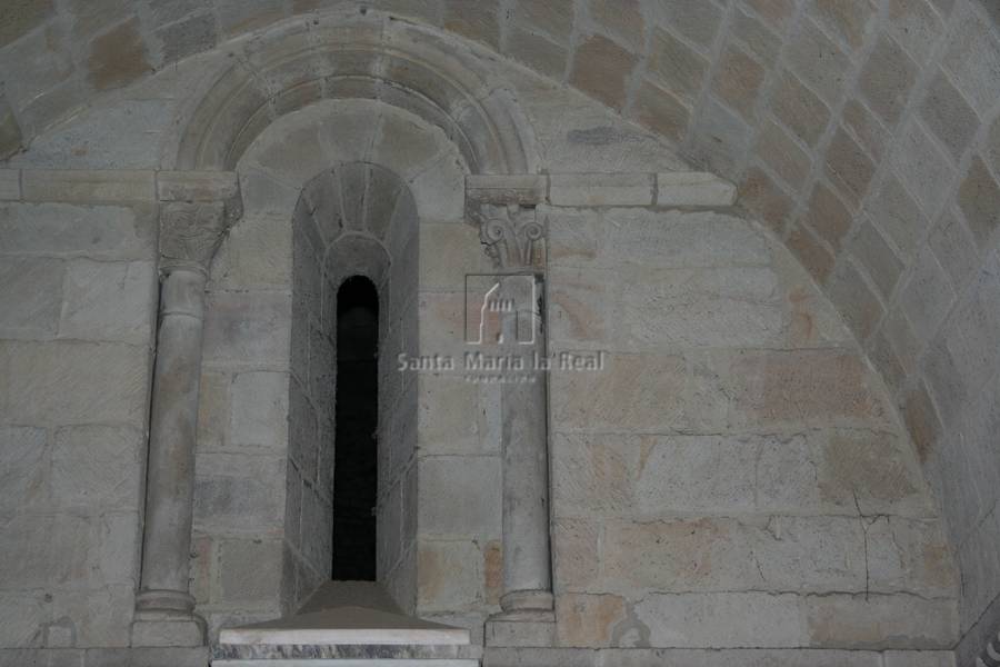 Ventana cabecera de la capilla interior