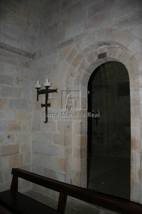Portada del muro norte de la capilla interior