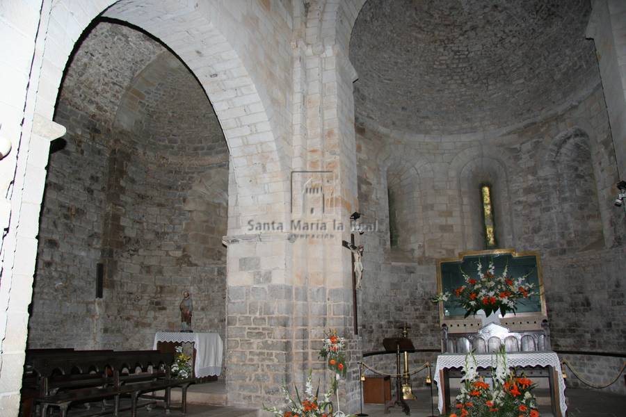 Ábside norte en el interior del templo