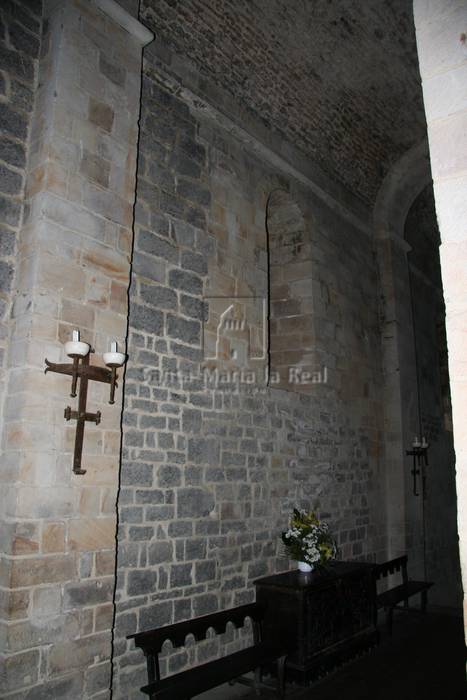 Interior del templo de la nave lateral