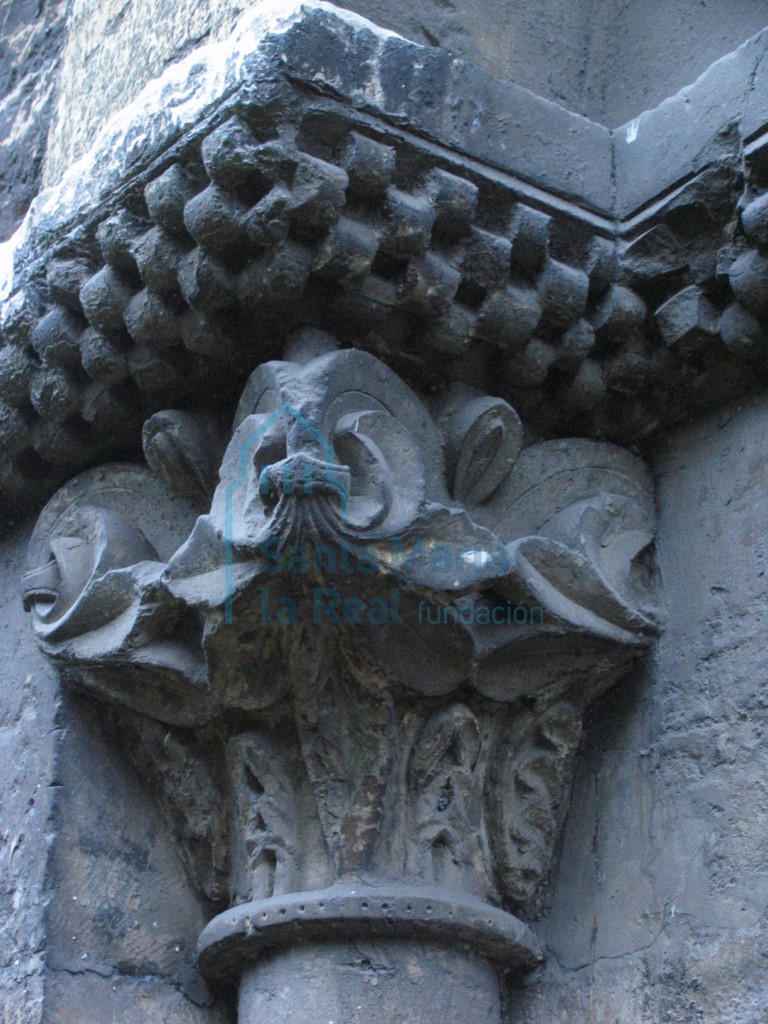 Capitel del lado izquierdo